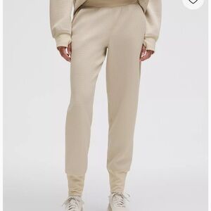 Women's Lululemon Worn Once Cream Waffle-Knit Mid-Rise Jogger, Size 10